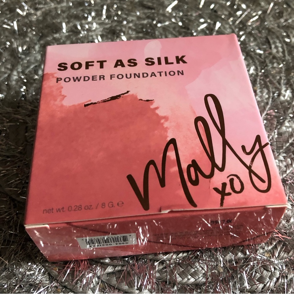 Mally Beauty Soft As Silk Powder Foundation- Medium